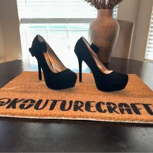 Brand New! Velvet Pumps with Bow.